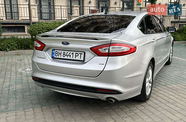 Седан Ford Fusion 2012 в 