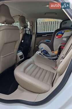 Седан Ford Fusion 2017 в 