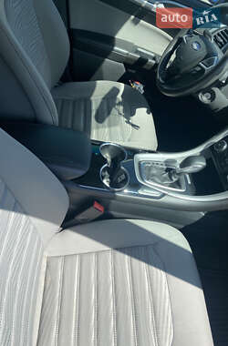 Седан Ford Fusion 2015 в 