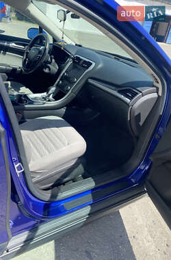Седан Ford Fusion 2015 в 