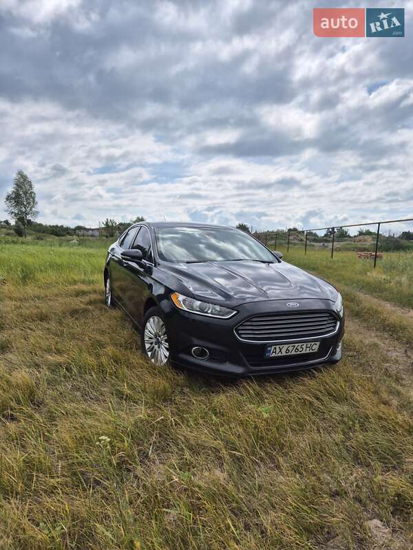 Седан Ford Fusion 2013 в 