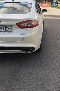 Седан Ford Fusion 2013 в 