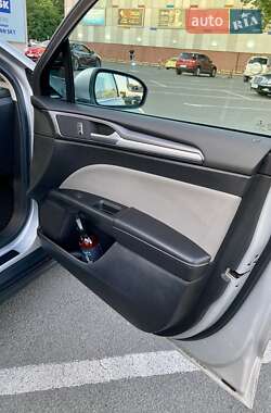 Седан Ford Fusion 2015 в 