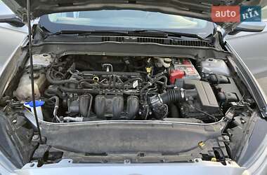 Седан Ford Fusion 2015 в 