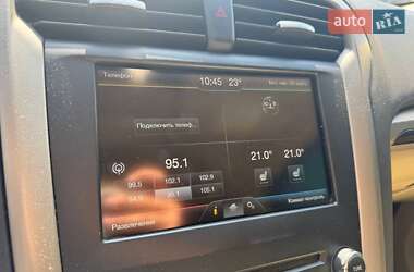 Седан Ford Fusion 2015 в 