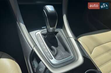 Седан Ford Fusion 2015 в 