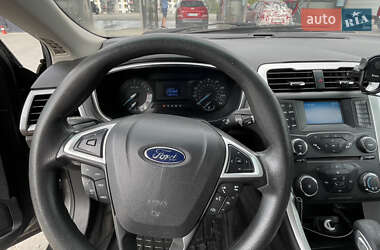 Седан Ford Fusion 2015 в 