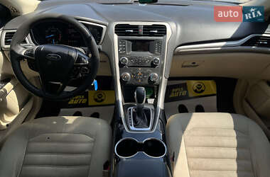 Седан Ford Fusion 2015 в 