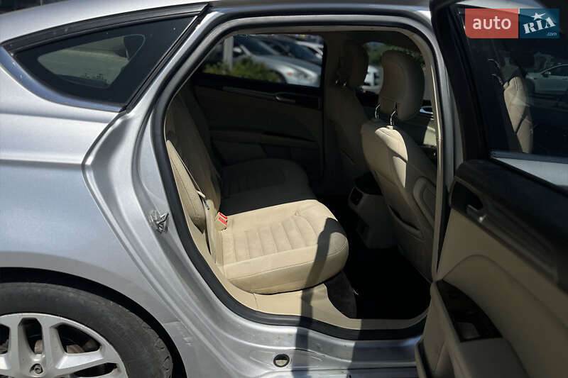 Седан Ford Fusion 2015 в Мукачевому