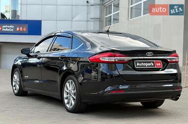 Седан Ford Fusion 2017 в 