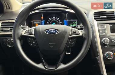 Седан Ford Fusion 2017 в 