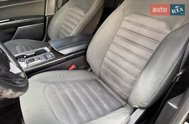 Седан Ford Fusion 2017 в 