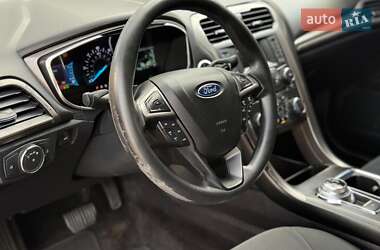 Седан Ford Fusion 2017 в 