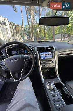 Седан Ford Fusion 2018 в 