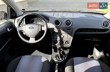 Хэтчбек Ford Fusion 2009 в 