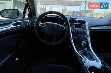 Седан Ford Fusion 2015 в 