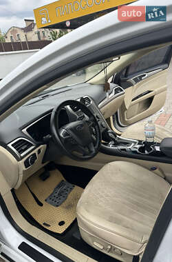 Седан Ford Fusion 2013 в 