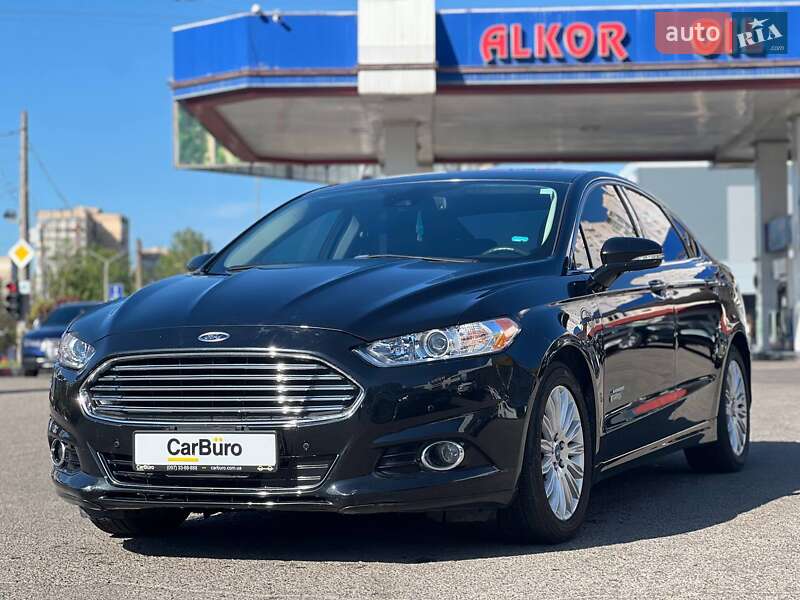Седан Ford Fusion 2013 в 