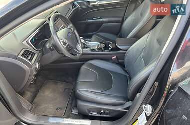 Седан Ford Fusion 2013 в 