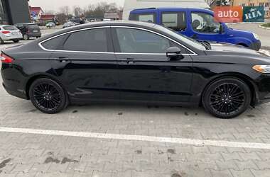 Седан Ford Fusion 2016 в 