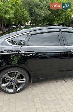 Седан Ford Fusion 2017 в 