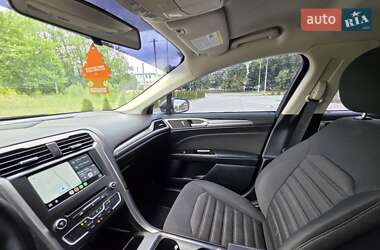 Седан Ford Fusion 2016 в 
