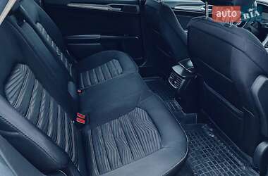 Седан Ford Fusion 2016 в 