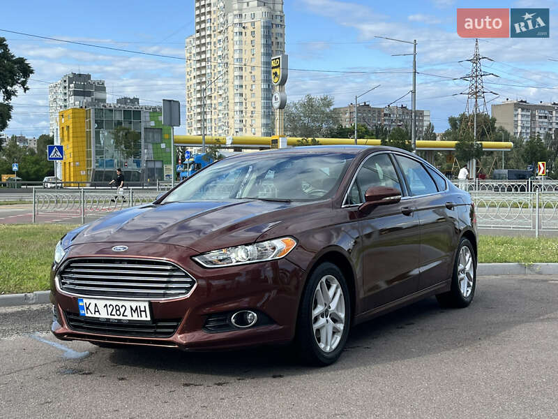 Седан Ford Fusion 2015 в 
