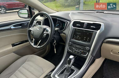 Седан Ford Fusion 2015 в 