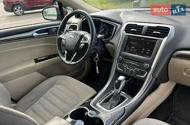 Седан Ford Fusion 2015 в 
