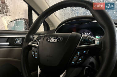 Седан Ford Fusion 2015 в 