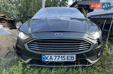 Седан Ford Fusion 2016 в 