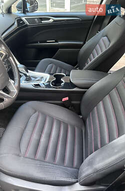 Седан Ford Fusion 2014 в 