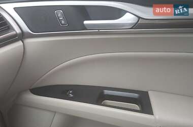 Седан Ford Fusion 2019 в 