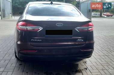 Седан Ford Fusion 2019 в 