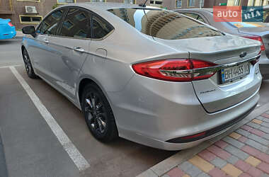 Седан Ford Fusion 2016 в 
