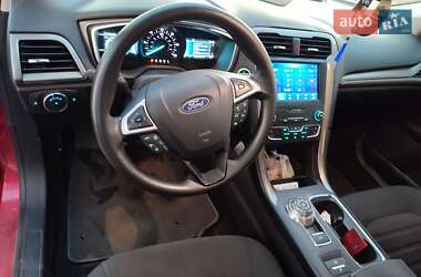 Седан Ford Fusion 2019 в 