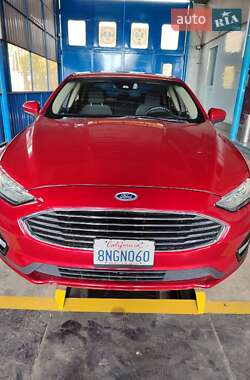 Седан Ford Fusion 2019 в 