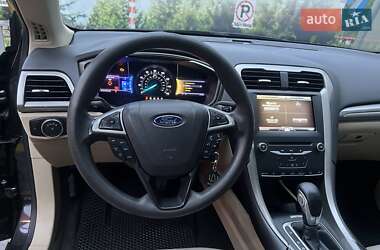 Седан Ford Fusion 2012 в 