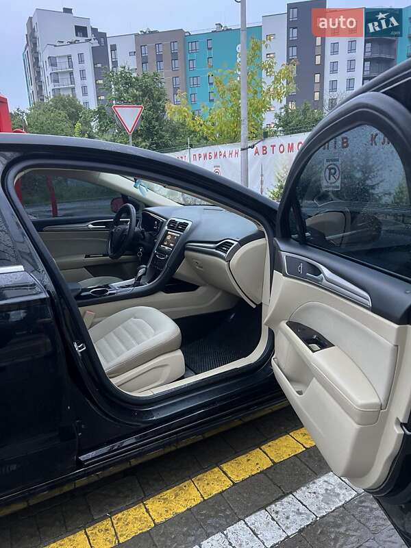 Седан Ford Fusion 2012 в Львове