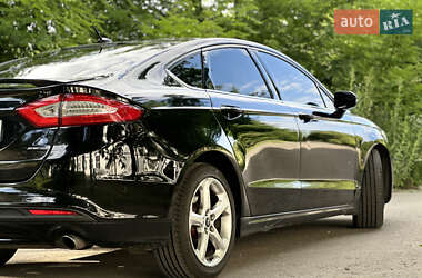 Седан Ford Fusion 2015 в 