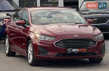 Седан Ford Fusion 2019 в 