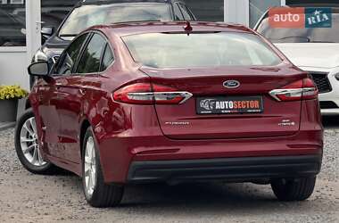 Седан Ford Fusion 2019 в 