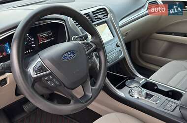 Седан Ford Fusion 2019 в 