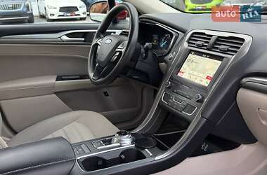Седан Ford Fusion 2019 в 
