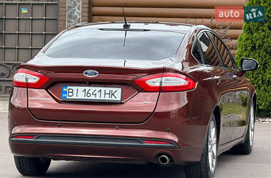 Седан Ford Fusion 2015 в 