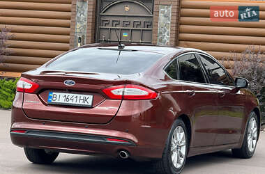 Седан Ford Fusion 2015 в 