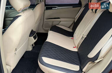Седан Ford Fusion 2015 в 