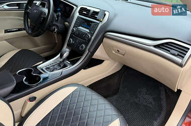 Седан Ford Fusion 2015 в 