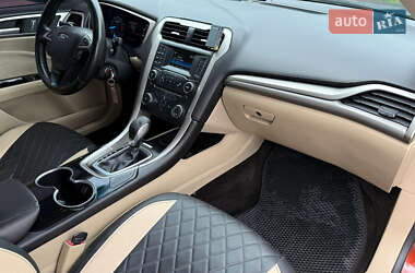 Седан Ford Fusion 2015 в 